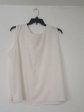 Notations Woman Sleeveless Blouse in Soft Cream